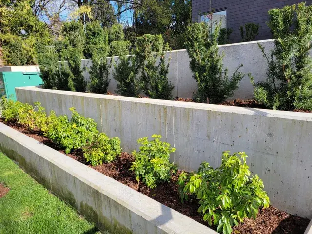 Concrete retaining wall with steps — Wagner Concrete Co.