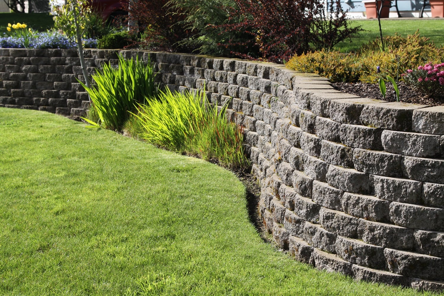 Retaining wall installation by Wagner Concrete Co.